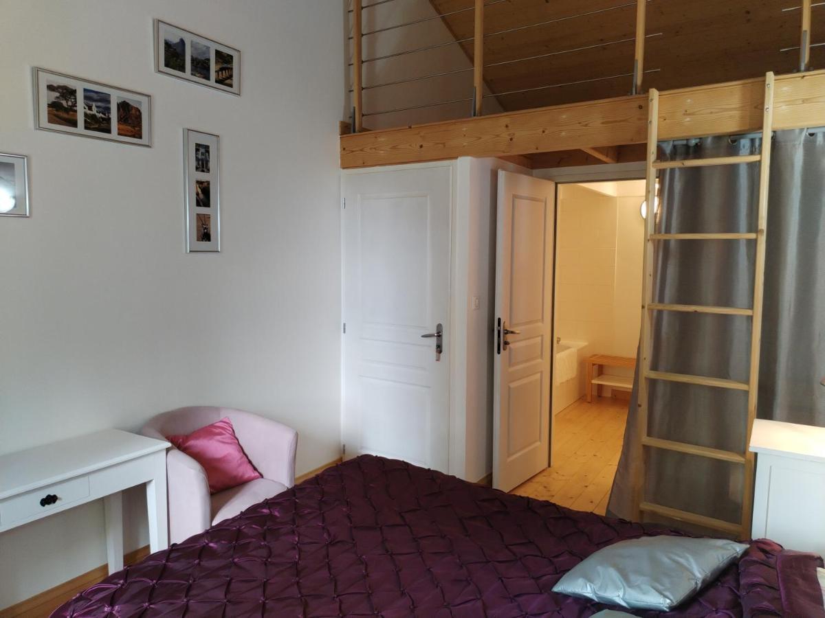 La Maison Pres Du Ruisseau Fenioux  Kültér fotó